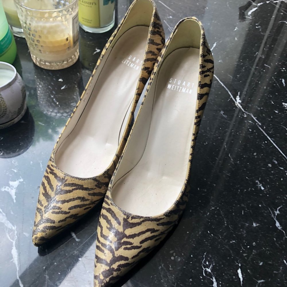 STUART WEITZMAN SNAKESKIN PUMPS - Picture 7 of 7